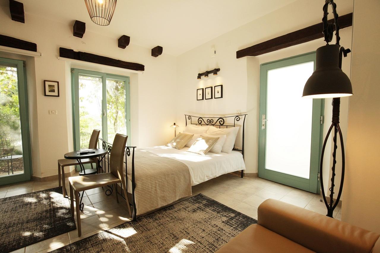 Boutique Hotel Dvor Dobrovo Exterior photo
